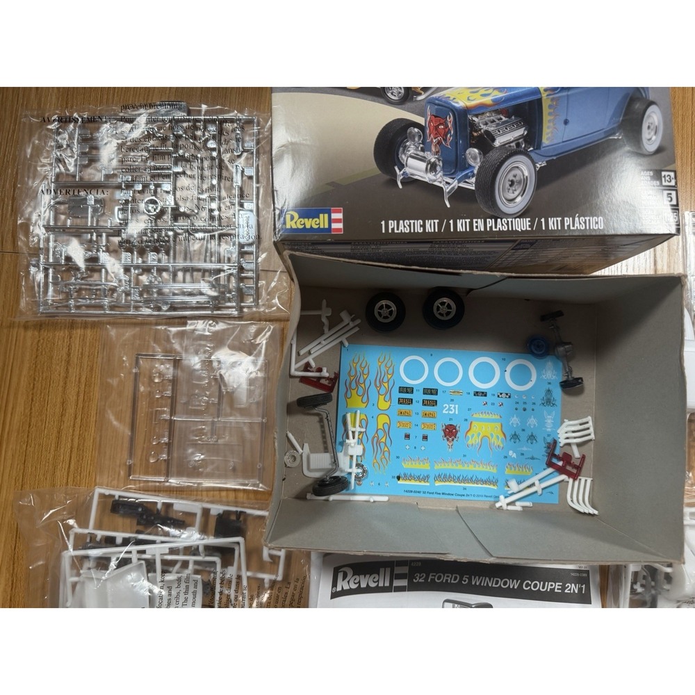 Revell 1/25 '32 Ford 5-Window Coupe 2n'1 Model Kit 85-4228 Started - Picture 6 of 7